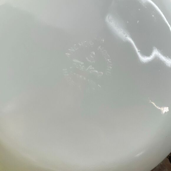 Vintage Fire-King Anchor Hocking round 2Qt casserole dish blue floral design - Picture 4 of 5